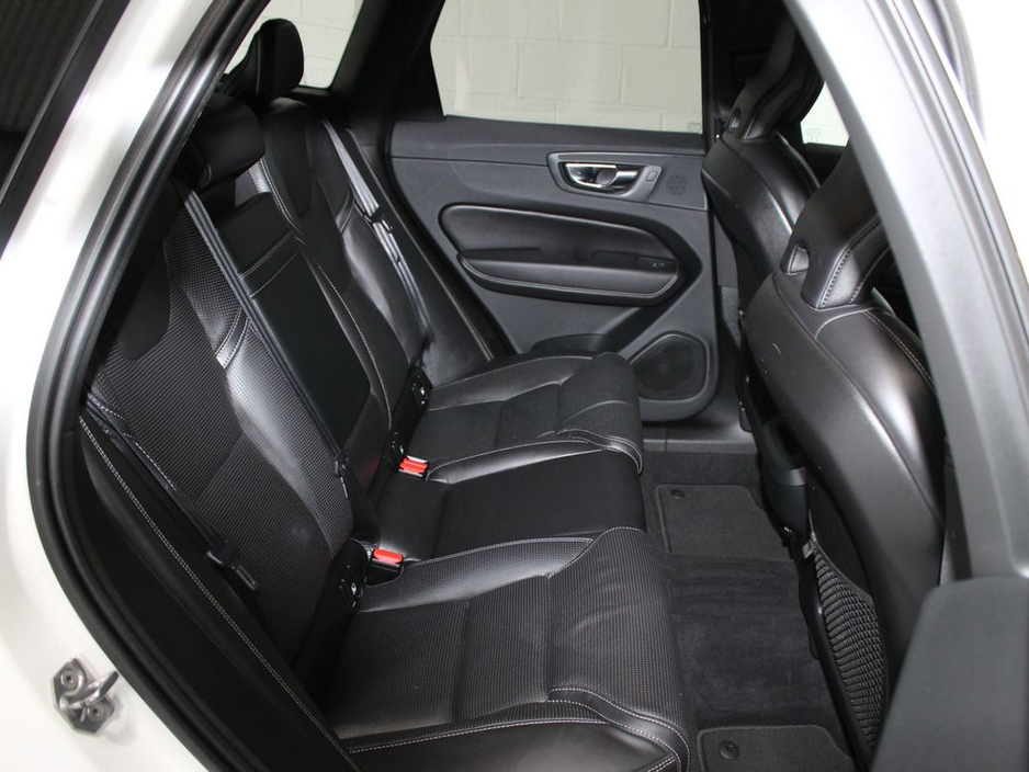 2019 Volvo XC60 - image 13