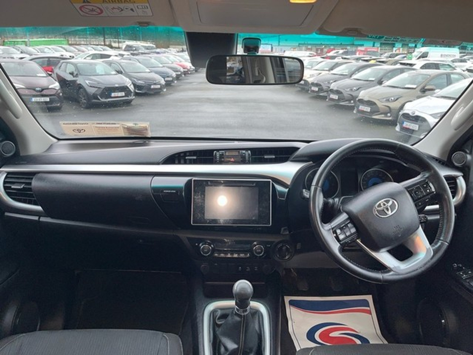 2020 Toyota Hilux - image 8