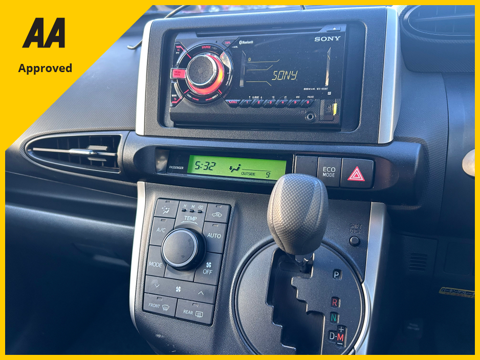 2013 Toyota Wish 2013 TOYOTA WISH PETROL AUTO AWD 7 SEATS €9,950