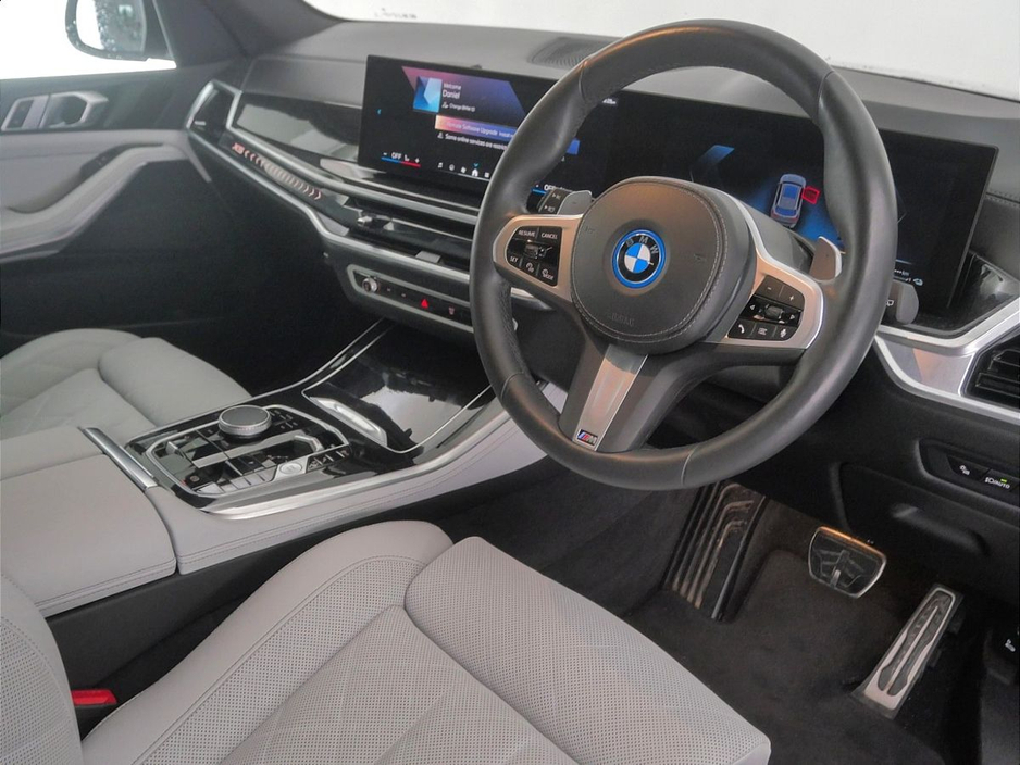 2025 BMW X5 - image 6