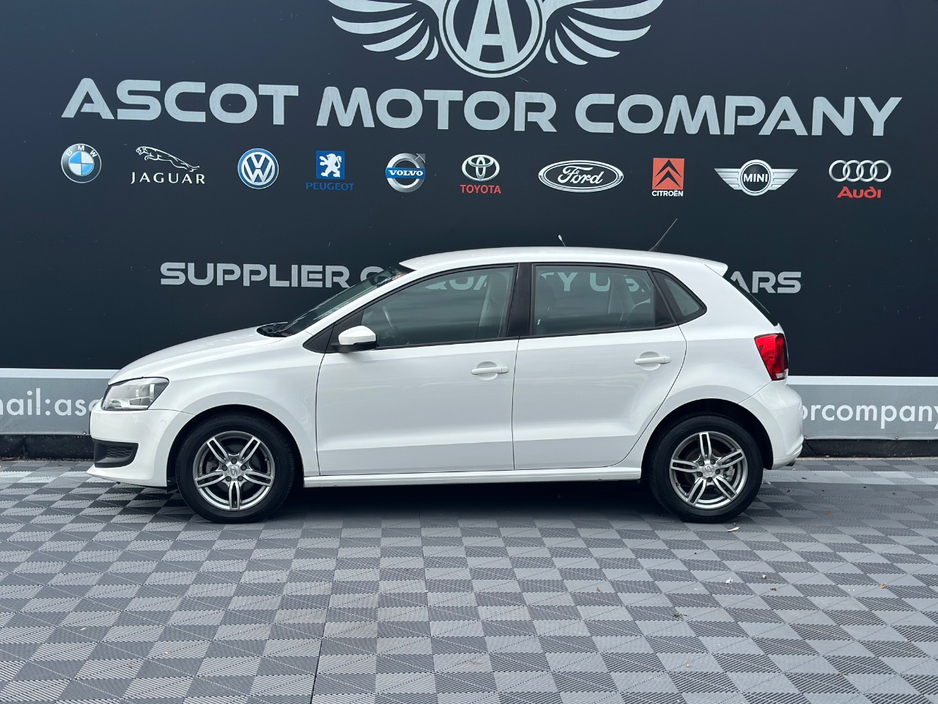 2013 Volkswagen Polo - image 3