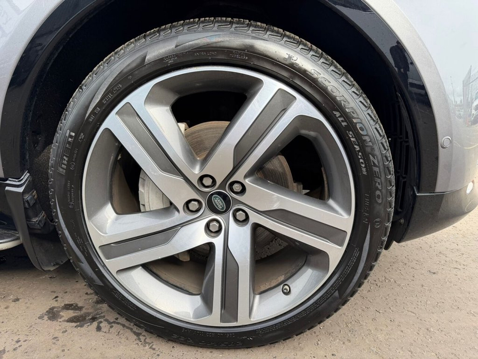 2021 Land Rover Discovery - image 7