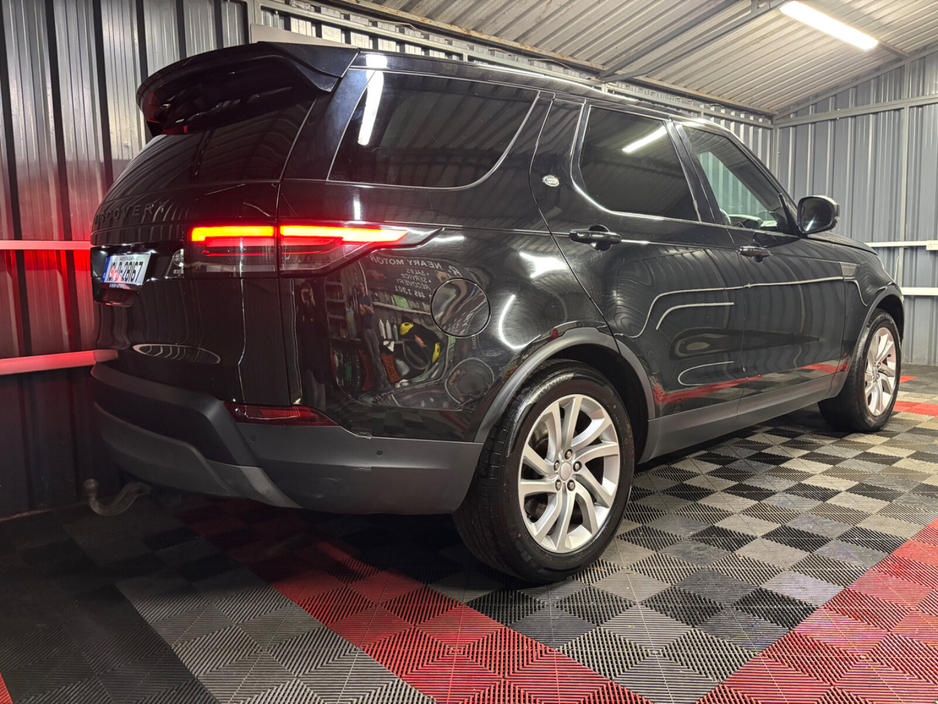 2019 Land Rover Discovery - image 5