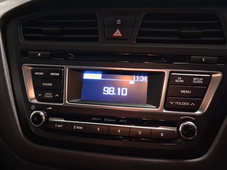 2017 Hyundai i20 - image 15