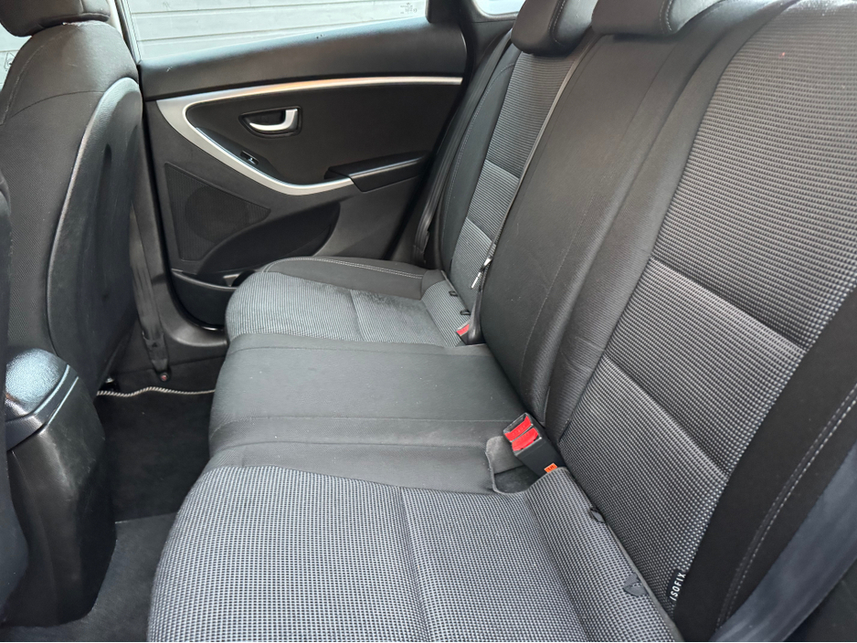 2012 Hyundai i30 - image 13