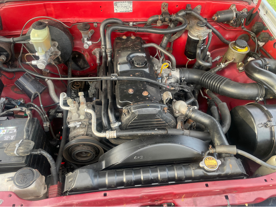 1999 Toyota Hilux - image 5