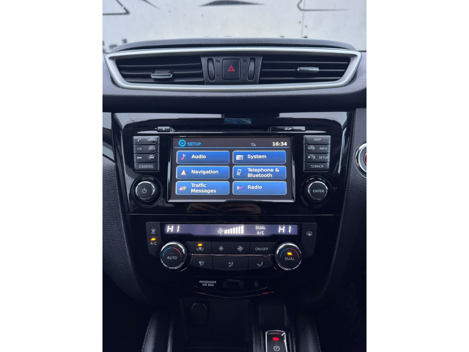 2015 Nissan Qashqai 1.5 SVE DAP + GLASS ROYALE ROOF E 4DR €9,800