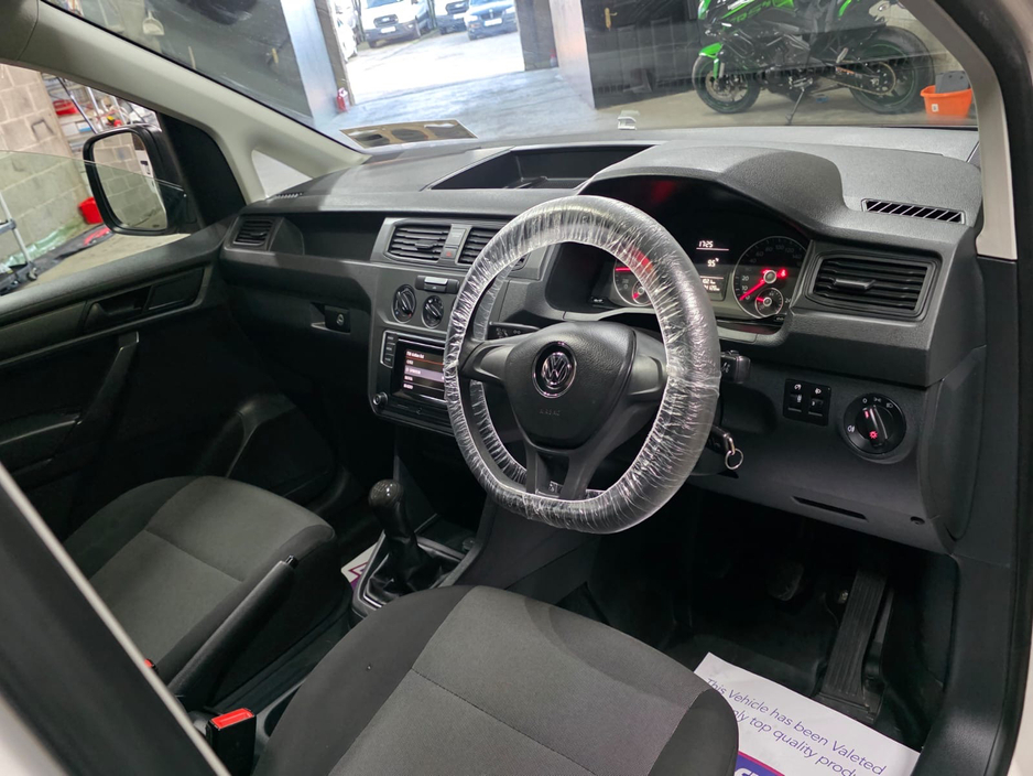 2018 Volkswagen Caddy - image 9