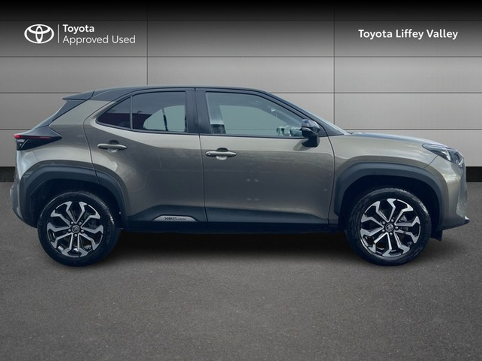 2024 Toyota Yaris Cross - image 3