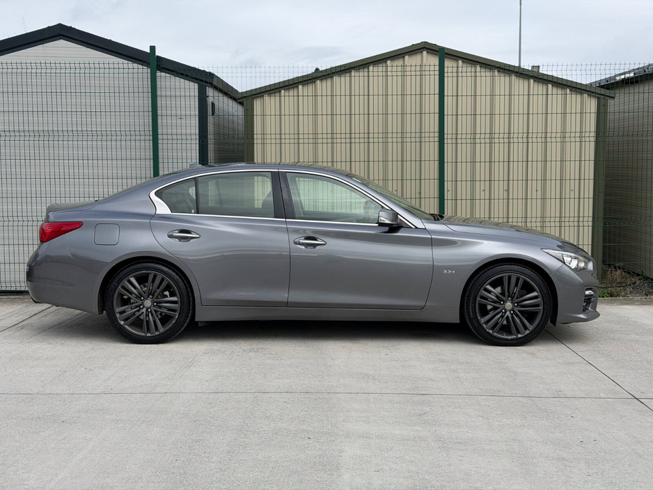 2016 Infiniti Q50 - image 3