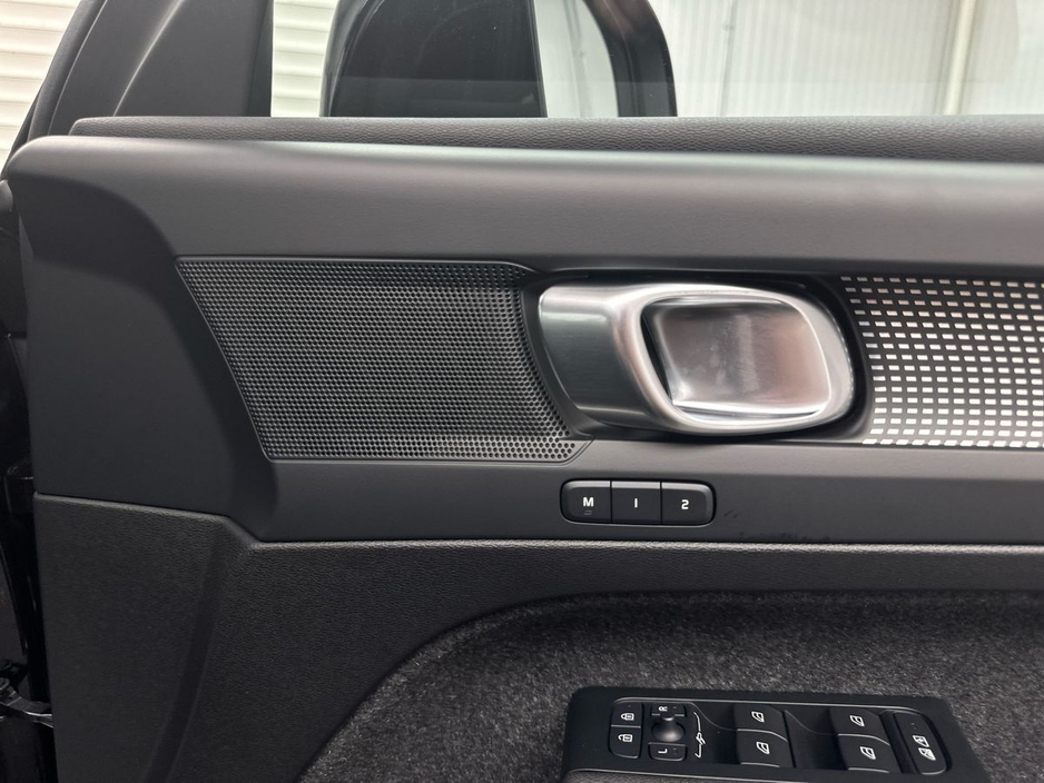 2026 Volvo EX40 - image 21