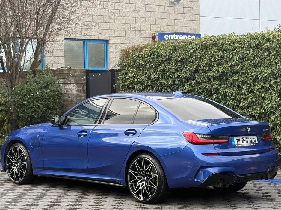 2021 BMW 3 Series - image 5