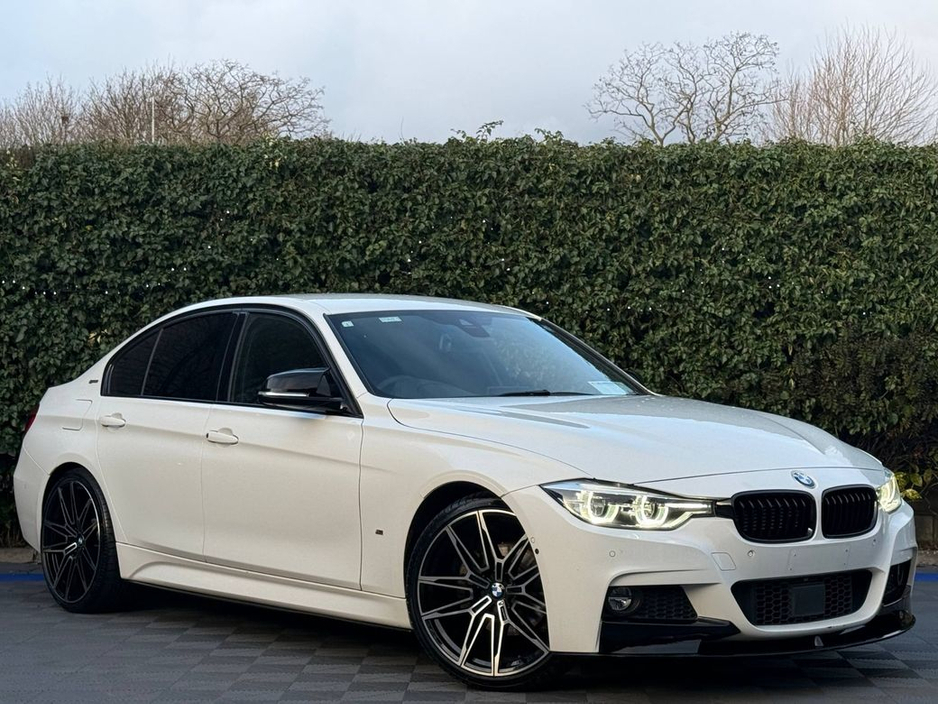 2018 BMW 3 Series 330e M-SPORT COMPETITION 2.0 HYBRID // LEATHER POWERED & HEATED M-SPORT SEATS // SERVICE HISTORY // BLIND SPOT MONITOR €22,900