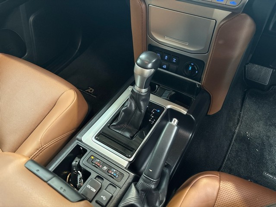 2021 Toyota Landcruiser - image 16