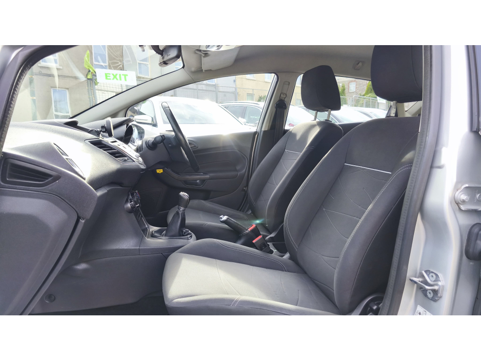 2017 Ford Fiesta - image 14