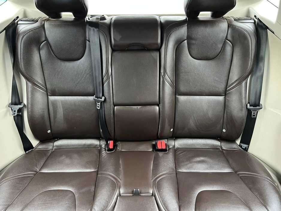 2016 Volvo V40 - image 12