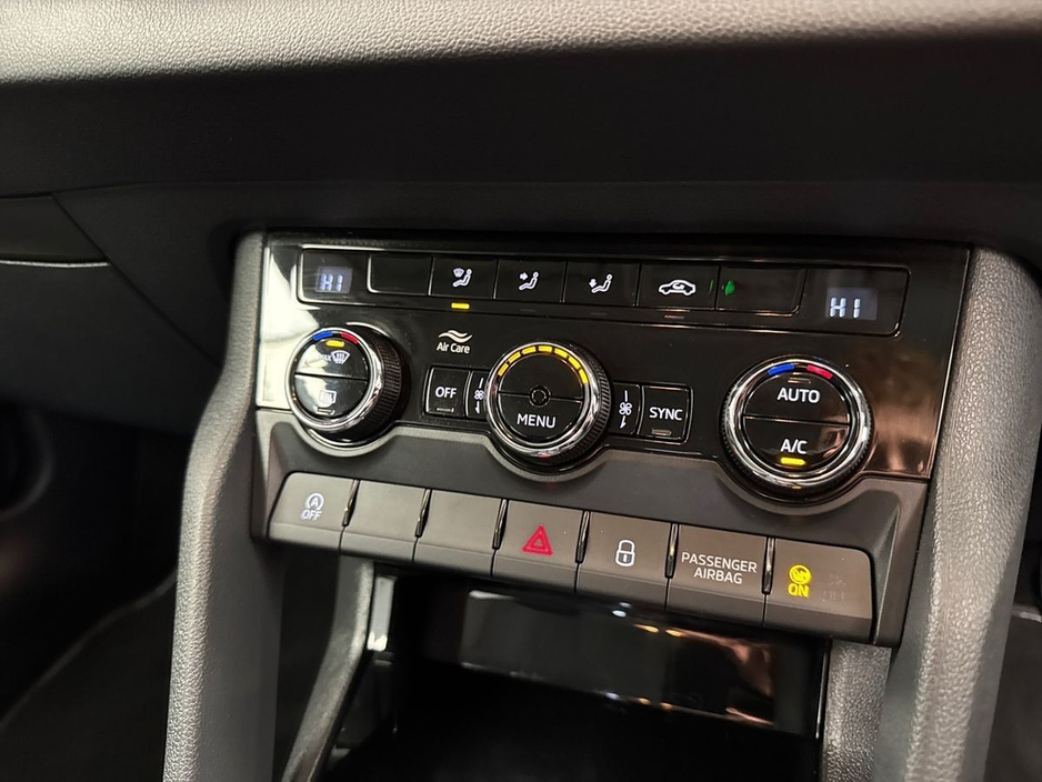 2020 Skoda Karoq - image 17