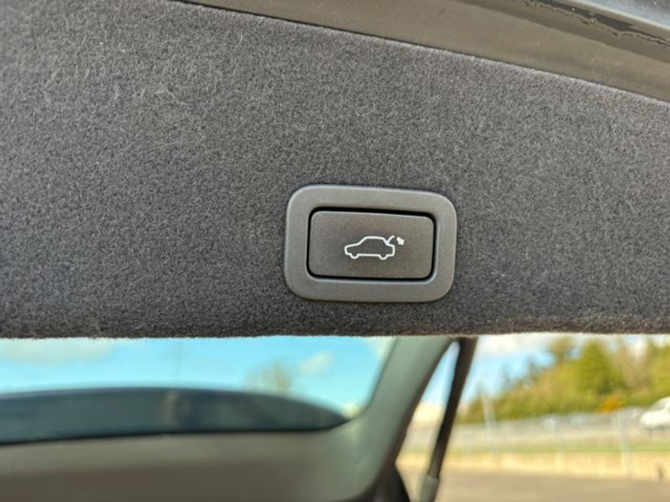 2016 Volvo XC60 - image 11