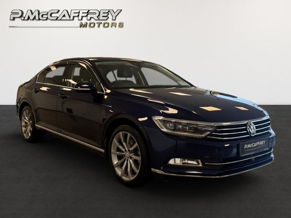 2018 Volkswagen Passat - image 3