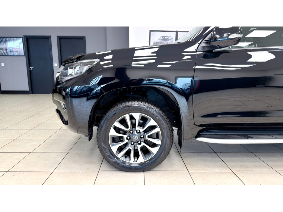 2023 Toyota Landcruiser - image 6