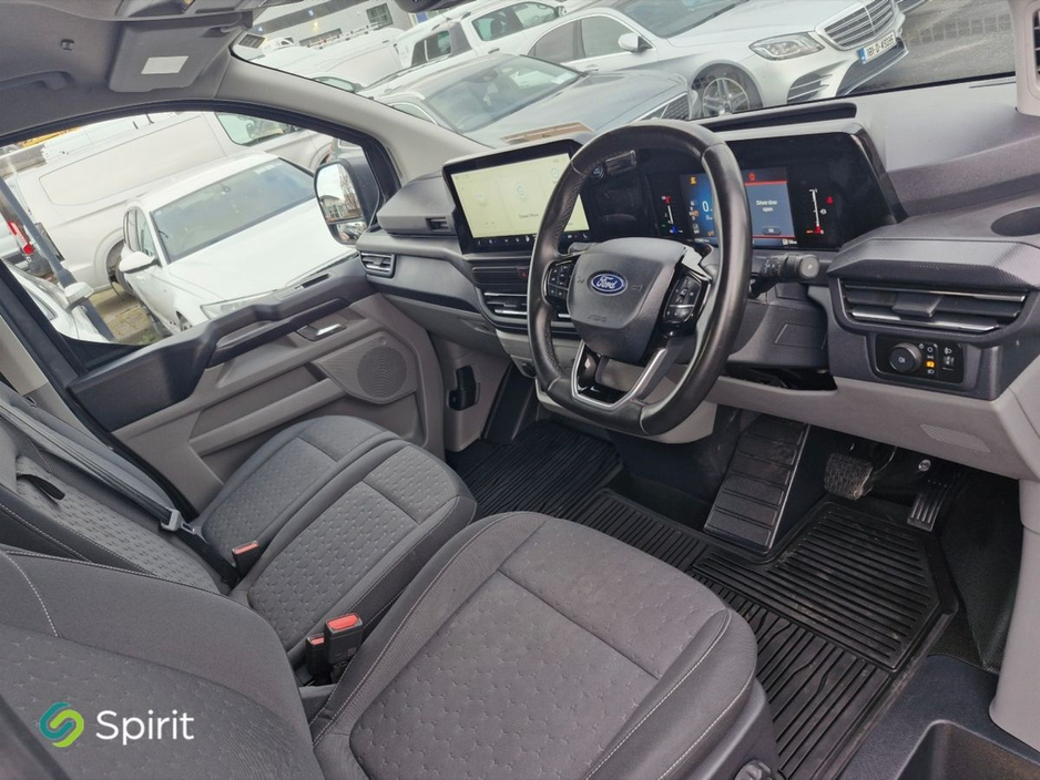 2024 Ford Transit Custom - image 3