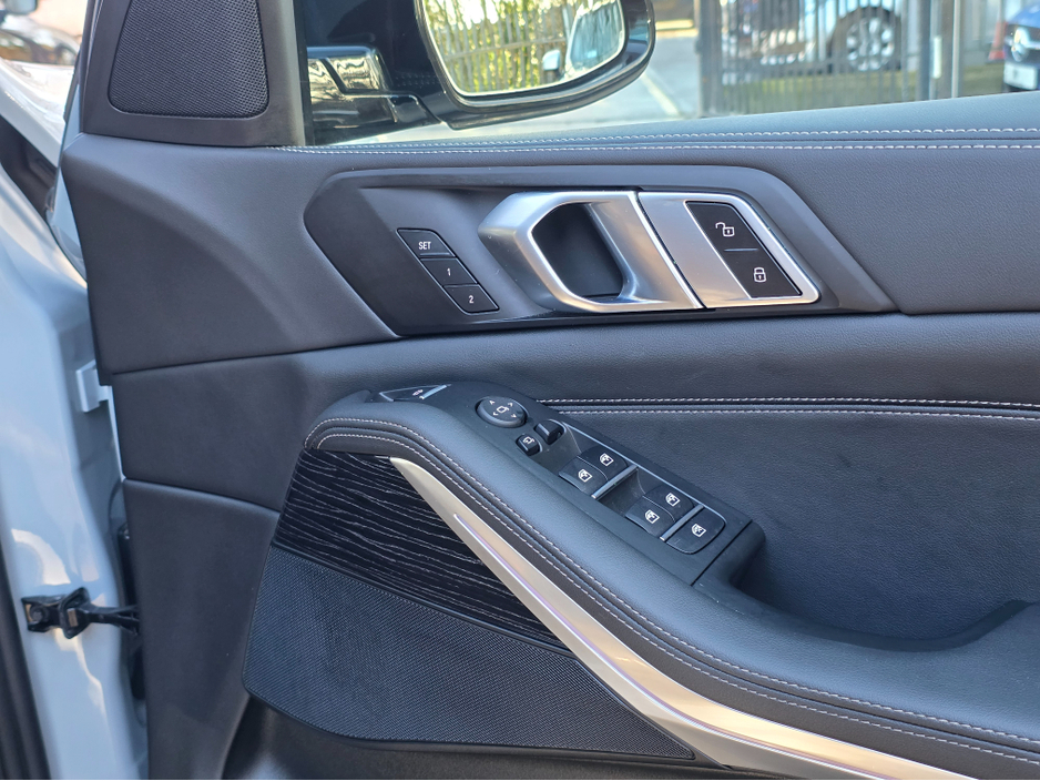 2025 BMW X5 XDRIVE50E M SPORT AUTO. ONLY 5K MILES. FINANCE ARRANGED. SIMI. AA APPROVED. €97,950