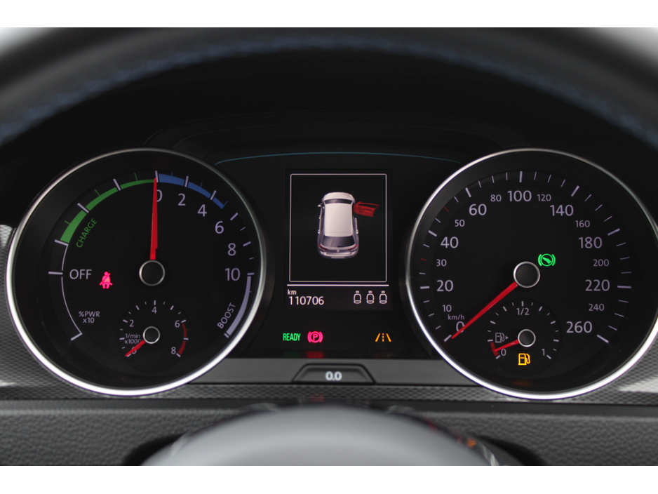 2016 Volkswagen Golf - image 12