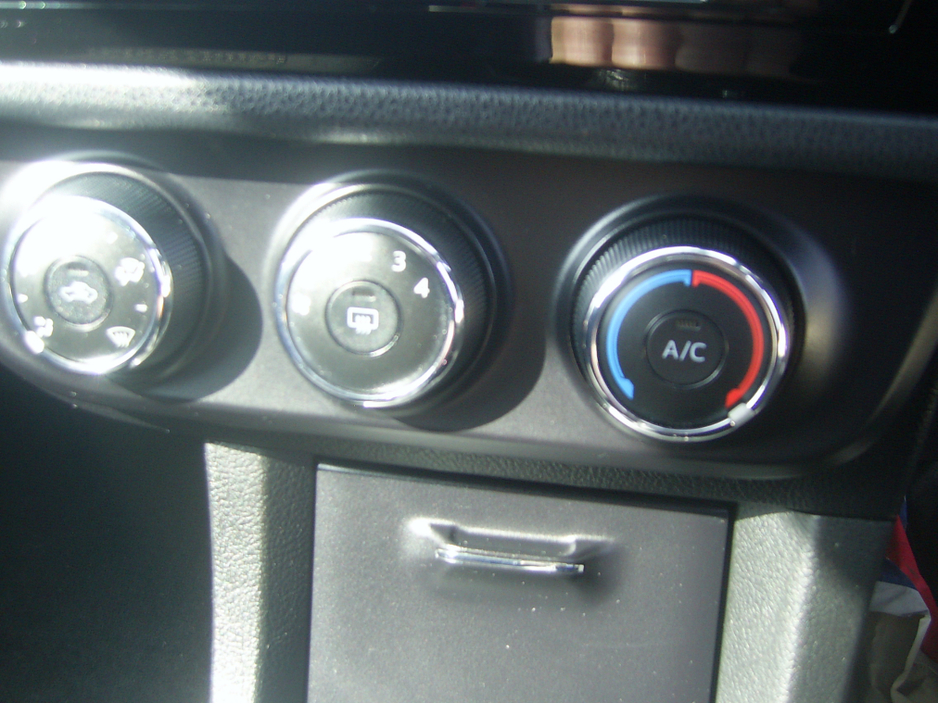 2015 Toyota Corolla - image 6