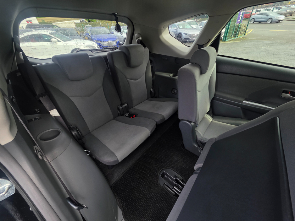 2013 Toyota Prius Alpha (7 Seater) - SELF CHARGING HYBRID -ALLOYS  -SIMI DEALER - LOW ROAD TAX BAND €13,450