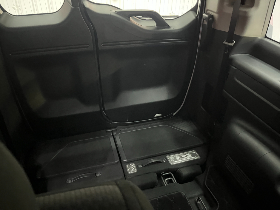 2019 Honda Stepwagon - image 7