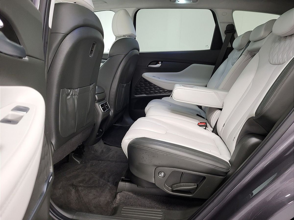 2022 Hyundai Santa Fe - image 9