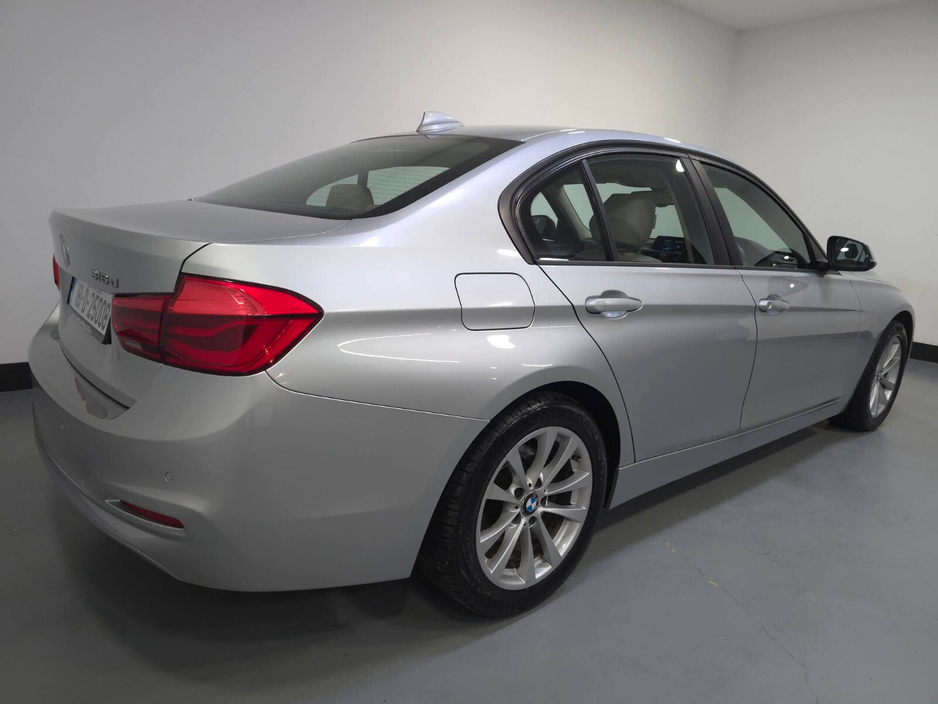 2018 BMW 3 Series - image 5