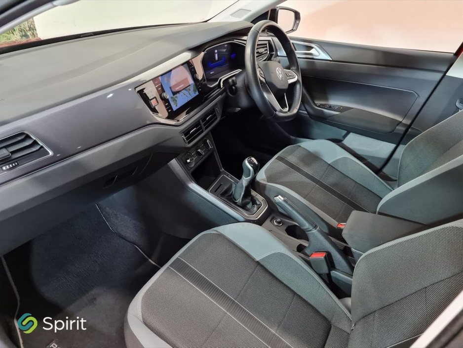 2023 Volkswagen Polo - image 3