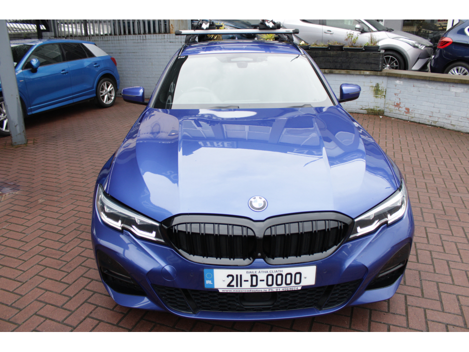 2021 BMW 3 Series - image 9