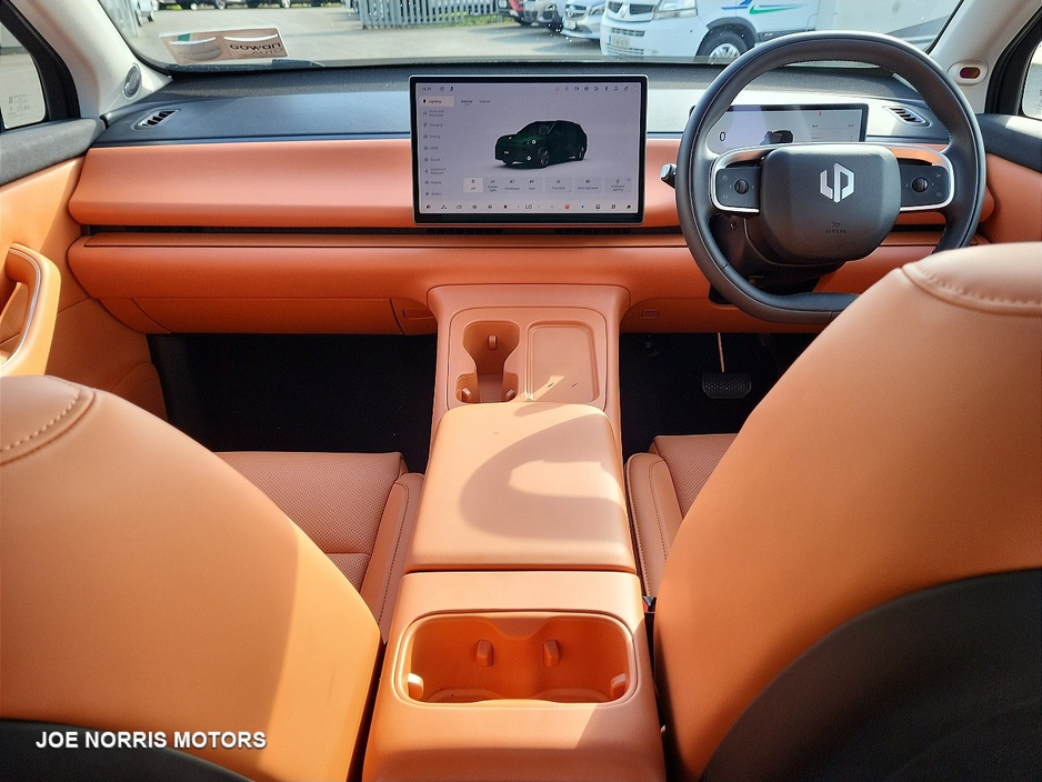 2025 Leapmotor C10 - image 8