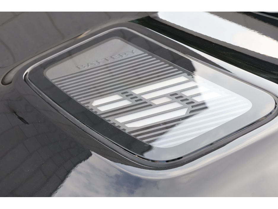 2025 Renault 5 - image 10