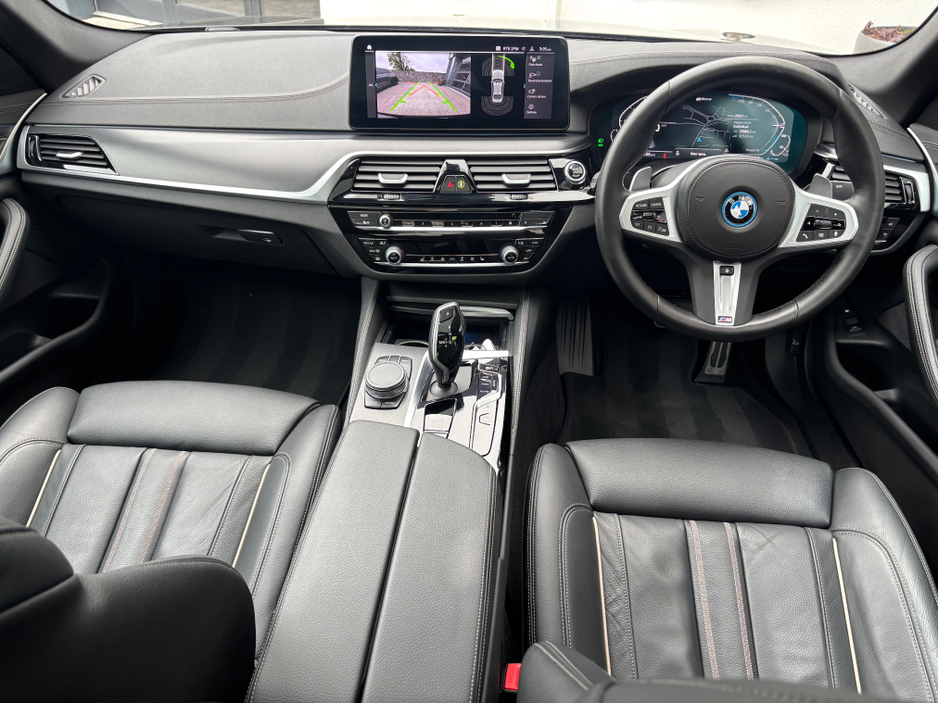 2022 BMW 5 Series - image 16