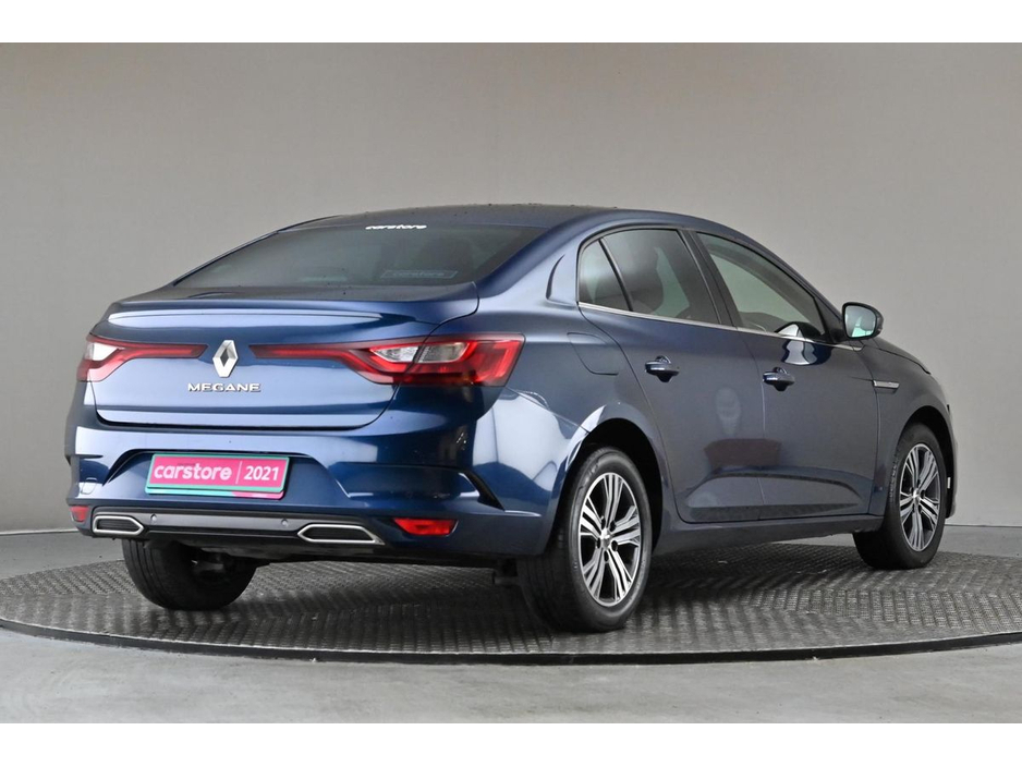 2021 Renault Megane - image 9