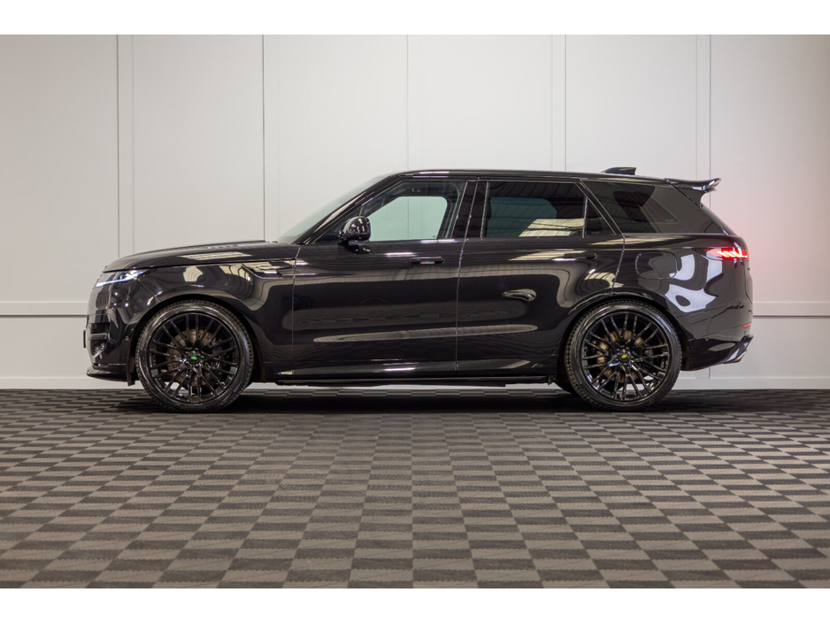 2024 Land Rover Range Rover Sport - image 3