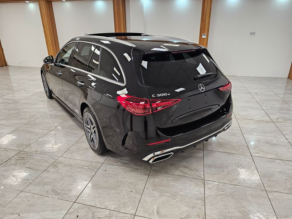 2025 Mercedes-Benz C Class PREMIUM // BLACK WITH IVORY €58,950