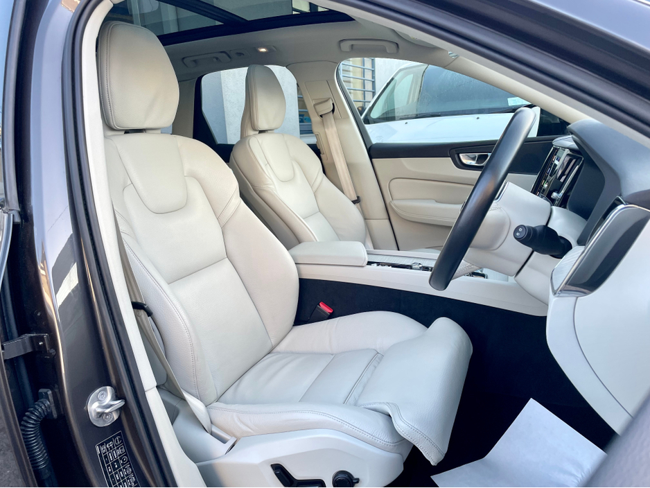 2023 Volvo XC60 - image 14