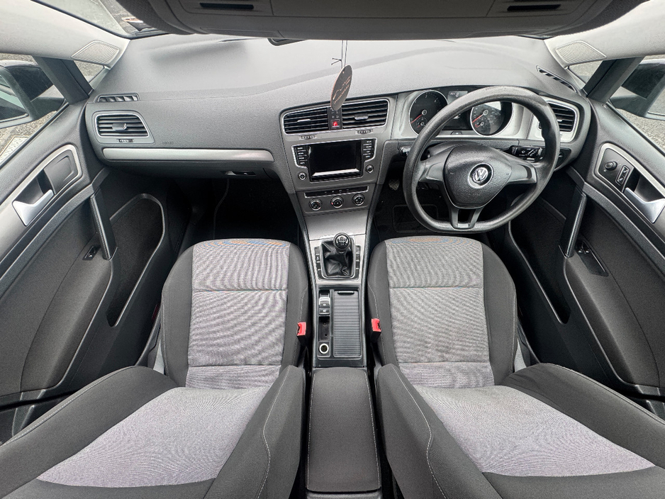 2013 Volkswagen Golf - image 14