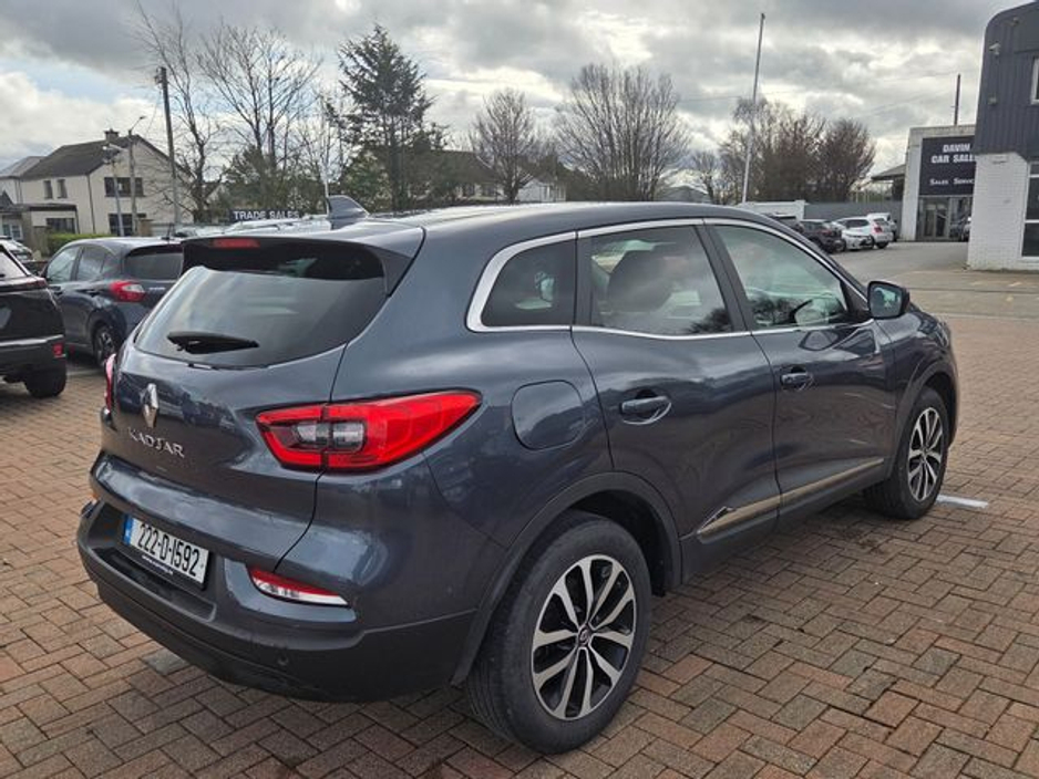 2022 Renault Kadjar - image 5