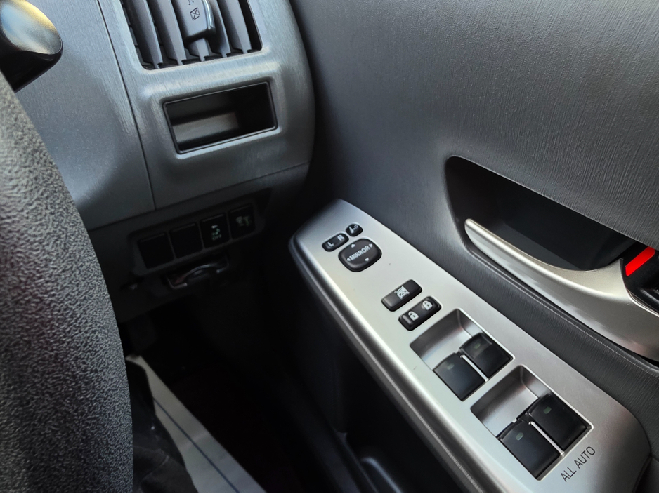 2013 Toyota Prius Alpha (7 Seater) - SELF CHARGING HYBRID -ALLOYS - REVERSE CAMERA -SIMI DEALER - LOW ROAD TAX BAND €13,450