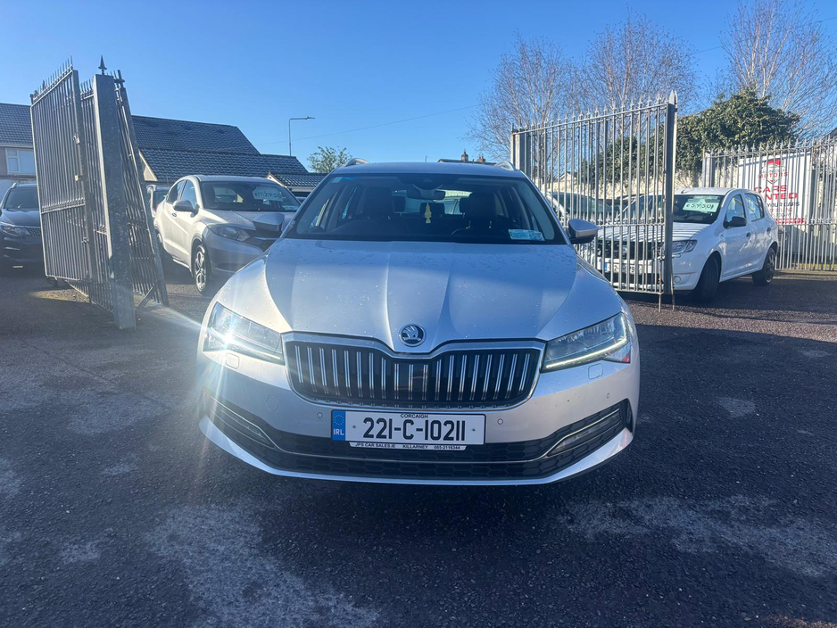 2022 Skoda Superb - image 10