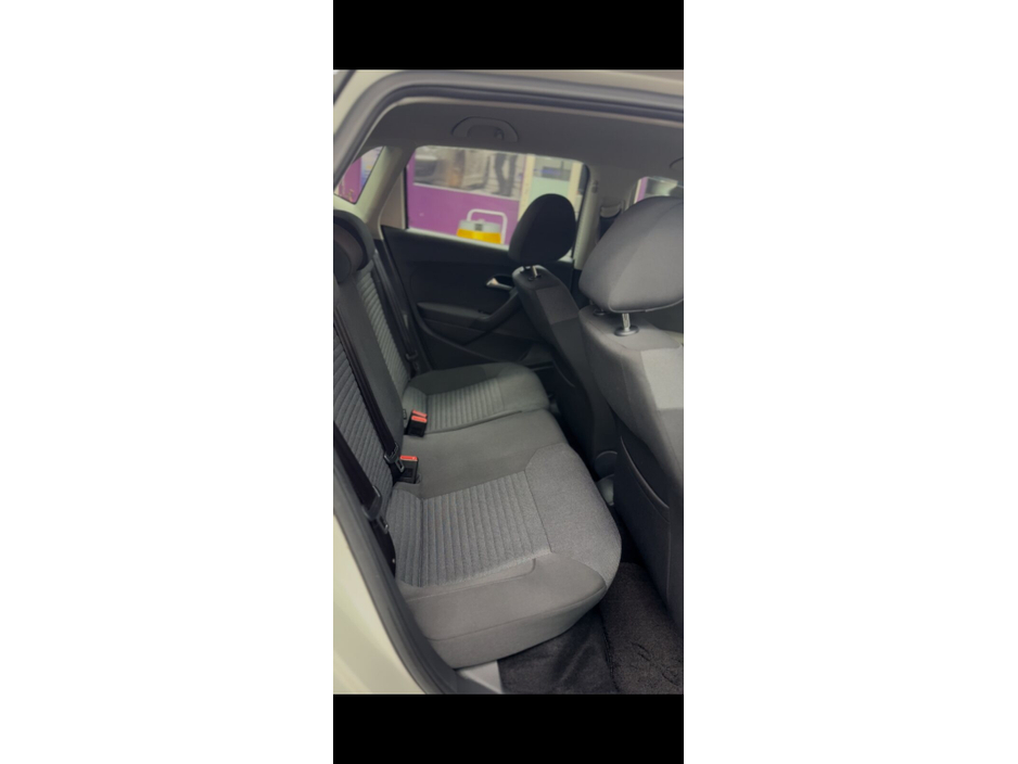 2014 Volkswagen Polo - image 6