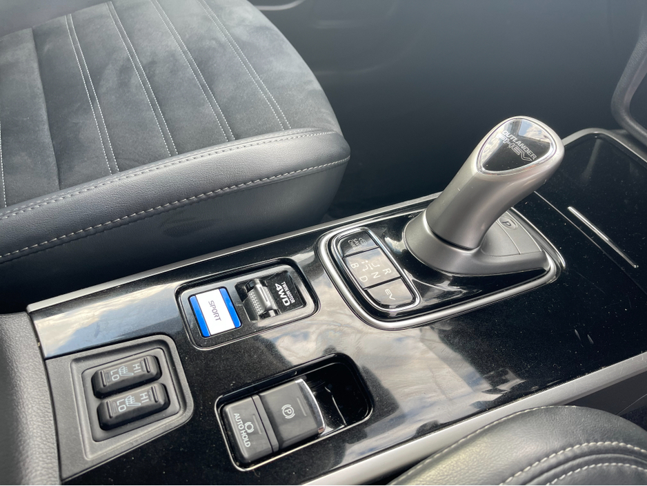 2020 Mitsubishi Outlander (Very Low Km's) HYBRID 2.4 PHEV AUTOMATIC 5DR MODEL  www.bolandscarcentre.ie €24,900