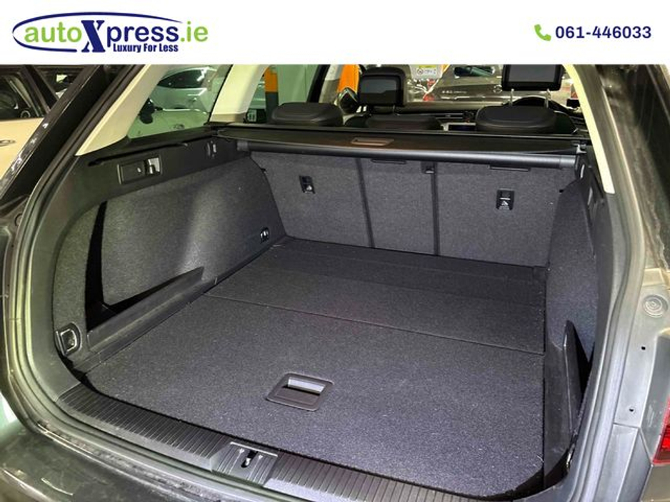 2020 Volkswagen Passat - image 2