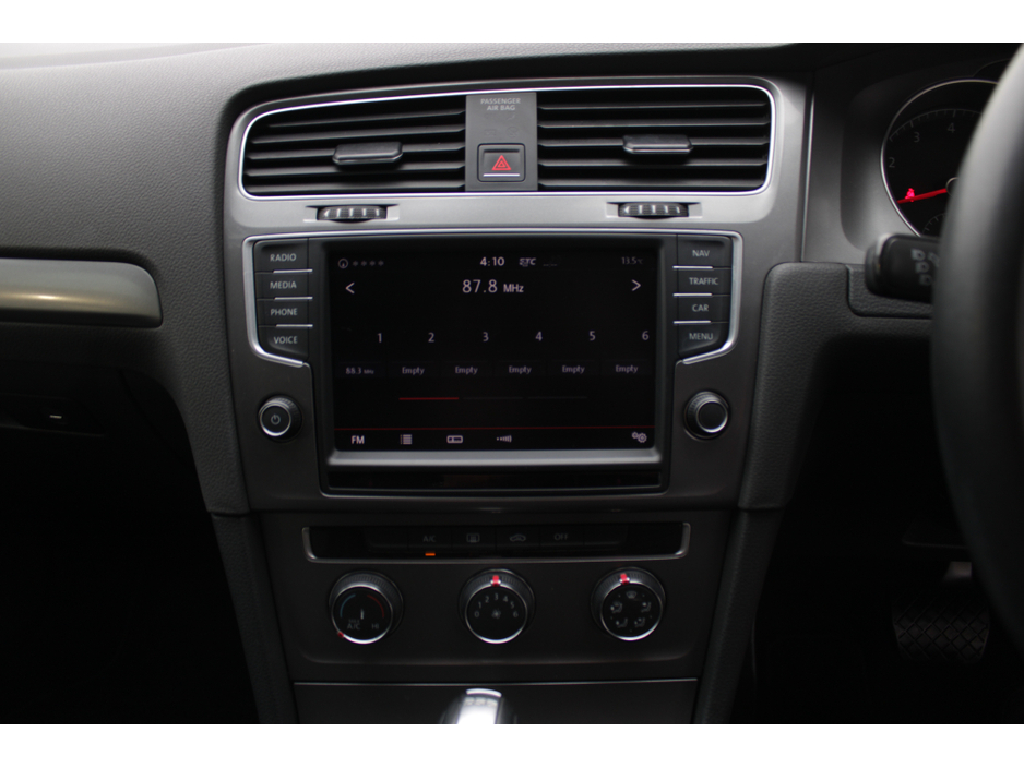 2016 Volkswagen Golf - image 13