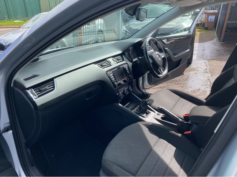 2015 Skoda Octavia - image 13